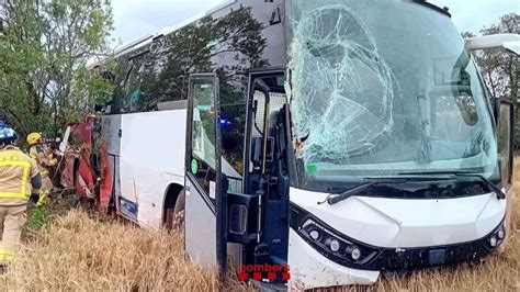 Un Ch Fer De Autocar Ebrio Y Drogado Choca Contra Un Rbol Tras Salirse