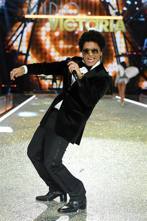 Bruno Mars Kicks Ass In Louboutin Heels At The Victoria S Secret Show