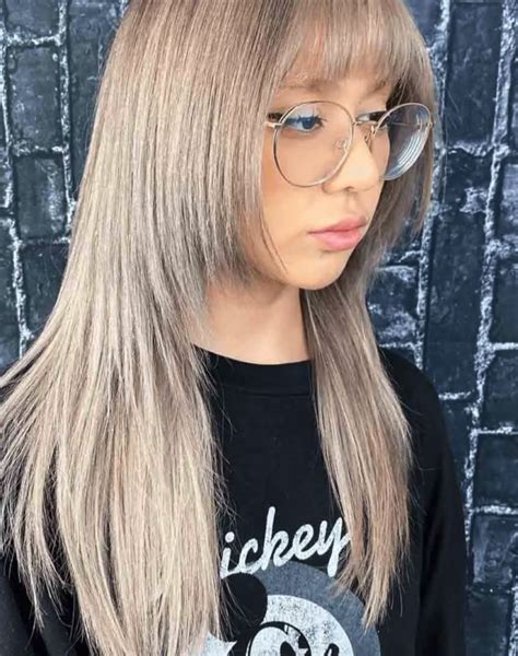 Top Blonde Wolf Cut With Bangs