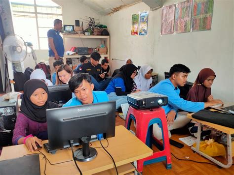 Dosen Dan Mahasiswa Kampus Digital Bisnis Unm Berikan Pelatihan