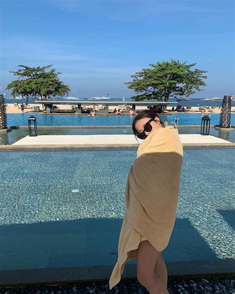 Où est elle maintenant L étudiante tranquille de Reply 1994 qui passe un été sexy en bikini