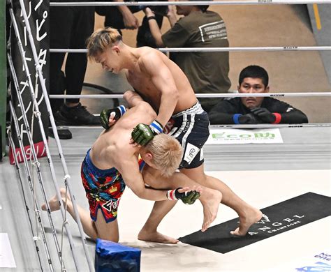 【rizin】朝倉海、復帰戦で3回tko勝利！キングカズ次男・三浦孝太は流血初黒星／詳細 バトルライブ速報写真ニュース 日刊スポーツ