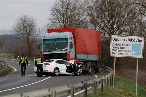 Jutarnji List Sudar Automobila I Kamiona Izme U Pojatnog I Jakovlja