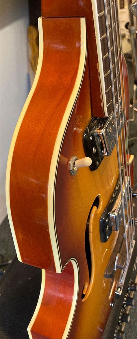 1970 Crestwood Bass Sunburst Guitars Bass Lark Street Music