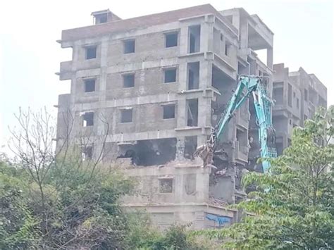 Hyderabad Hydra Demolishes Illegal Structures Inside Errakunta Ftl