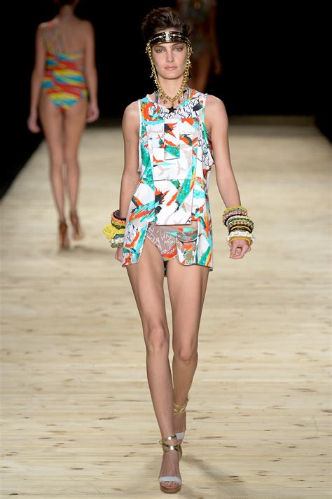 Coleção Movimento SPFW Verão 2013 RTW Desfiles FFW