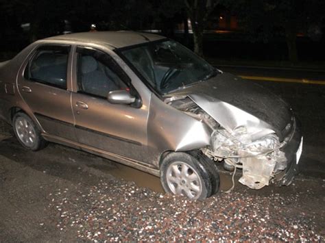 Carro Colide Contra Poste Na Rua Presidente Costa E Silva Jornal De