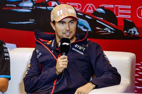 Checo Pérez Se Mantendrá Como Piloto De Red Bull En 2024 Asegura Chris