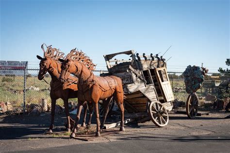 Velhas Carruagens De Madeira Puxadas Por Cavalos De Ferro Em Williams