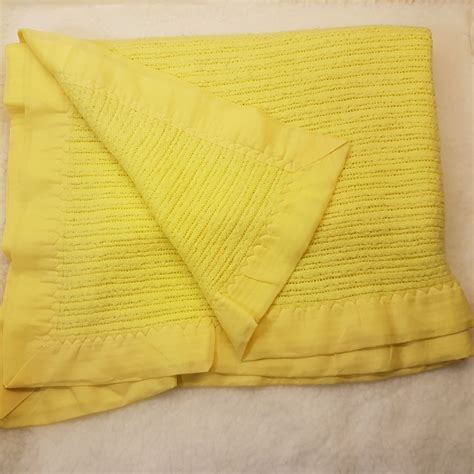 Vintage Sunny Yellow Waffle Weave Satin Edge Baby Blanket 70s Esmond 36