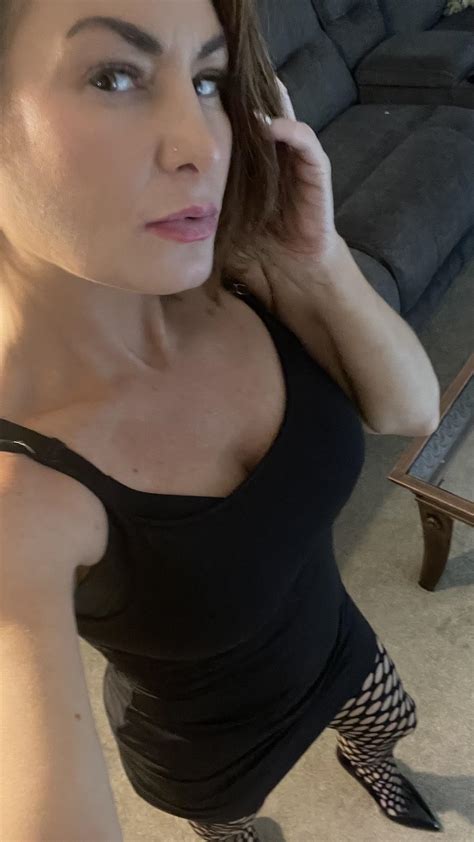 Hot Mom Still At 45 🥺 Scrolller