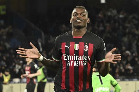 Leao Rinnova Col Milan C La Firma Le Cifre Di Stipendio E Clausola