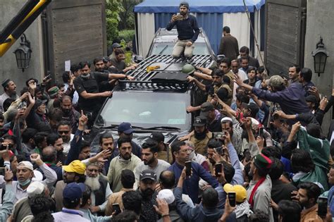 Pakistani Police Storm Home Of Former Pm Khan Arrest 61 The Mainichi