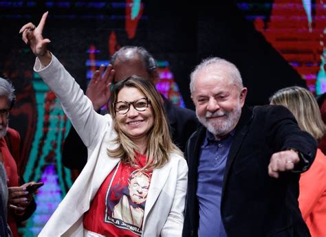 Lula Da A Su Esposa Rosangela Silva Protagonismo En La Transición En