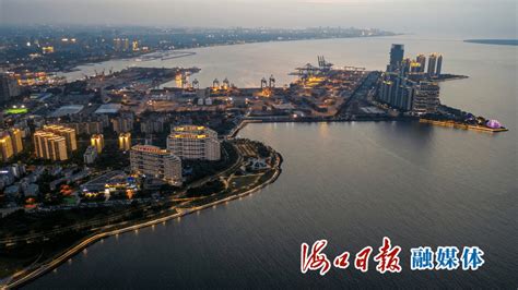 海口湾沿海灯带“亮”了，“五一”假期打卡地1龙华区市民项目