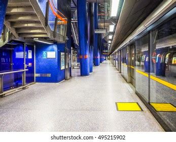 130 North greenwich tube station Images, Stock Photos & Vectors ...