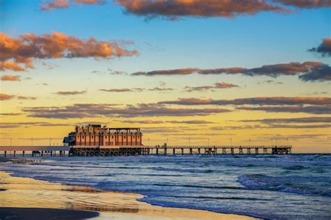 Premium Photo Sunrise Above Daytona Beach Main Street Pier Florida