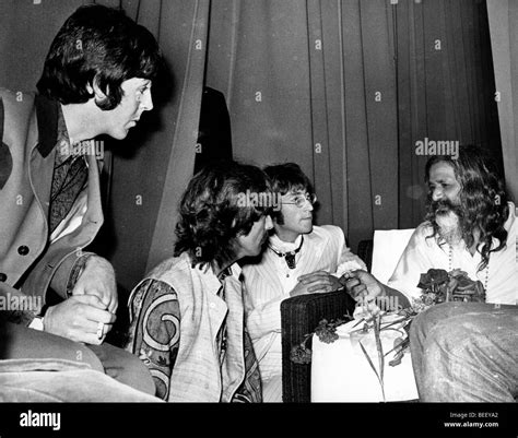 The Beatles Visit With Maharishi Mahesh Yogi Stock Photo Alamy