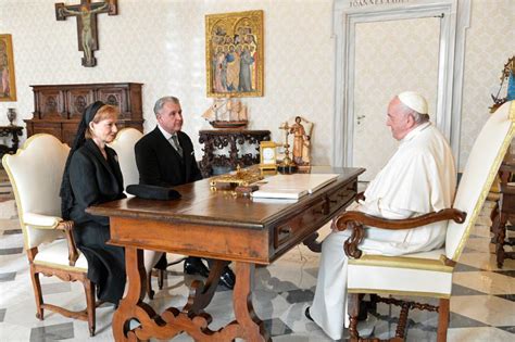 Familia Regal A Rom Niei N Vizit La Vatican Majestatea Sa