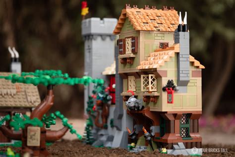 Review: LEGO Icons 10332 Medieval Town Square - BrickCentral