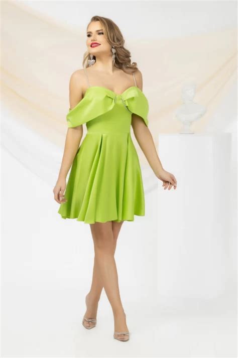 Rochie Mini Lime Eleganta Pretty Girl Cu Umeri Goi Si Strassuri