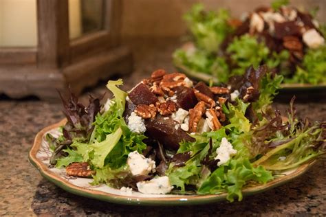 Roasted Beet Blue Cheese And Pecan Salad Entertablement