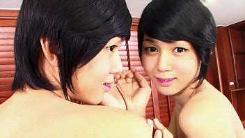 Joven ladyboy masturbándose XVIDEOS
