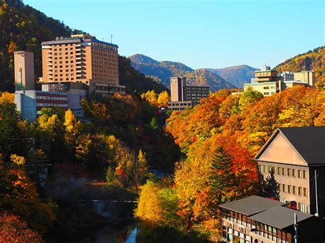 紅葉といえば定山渓温泉 シャトルバスに乗って秋の景色を満喫 北海道メディア「北国暮らし」