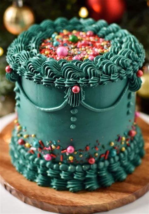 37 Pretty Cake Ideas For Your Next Celebration Deep Emerald Shade Cake