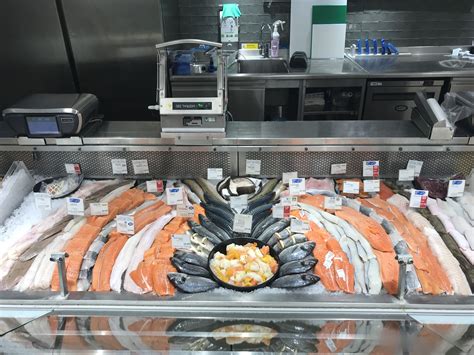 Pin By Ben Daish On Fish Counter Displays Counter Display Display