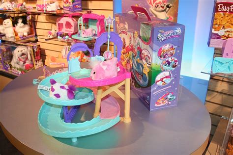 Toy Fair 2011 Coverage - Hasbro: Furreal - Parry Game Preserve