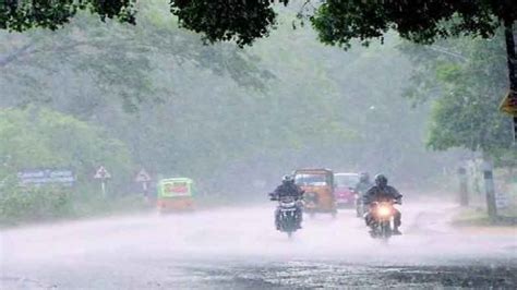 Rain: ఊటీలో దంచికొట్టిన వర్షం | Rain: Heavy rain in Ooty ksv