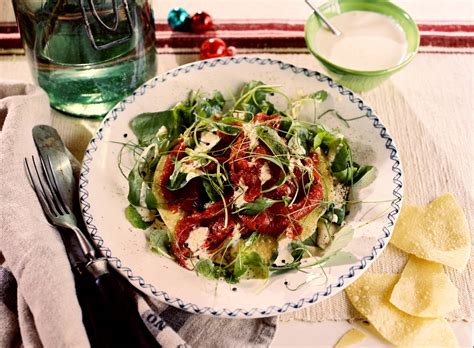 Carpaccio met crème van Parmezaanse kaas en rucolapesto recept