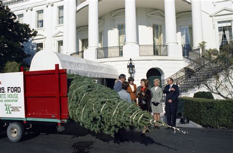 Dreaming of a White (House) Christmas: 17 Photos | HISTORY