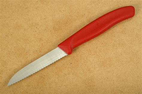 Victorinox Gemüsemesser mit Wellenschliff 8 0 cm Klingenlänge Nylon rot