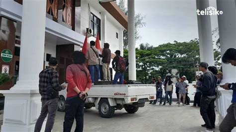 Kejari Kendari Didemo Tuntut Dugaan Korupsi Pengadaan Alkes Dan Mobil