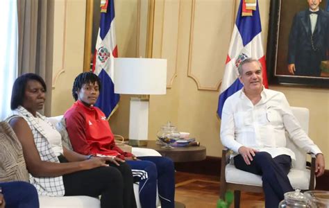 Marileidy Paulino Campeona Mundial De Atletismo Se Re Ne Con El