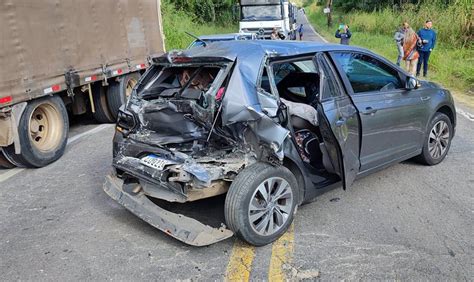 Tr S Pessoas Ficam Feridas Em Colis O Entre Carro E Carreta Na Serr