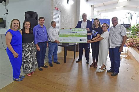 Governo De Mt Entrega Cheque De R Mil Do Nota Mt Entidade