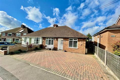 Vauxhall Drive Braintree Cm7 2 Bed Semi Detached Bungalow £310 000