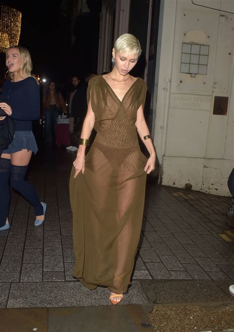 IRIS LAW Arrives at Soho Mews Mayfair 12/01/2024 – HawtCelebs