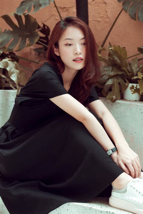 Hot girl VTV nói 7 thứ tiếng Khánh Vy 1 tháng tiêu 60 triệu 19 tuổi