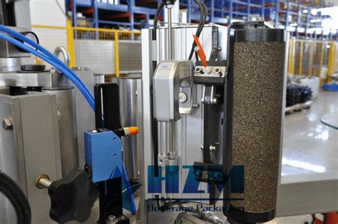 Automatic Bopp Hot Glue Labeling Machine Huazhen Machinery