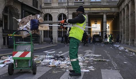 New protests in France over Emmanuel Macron plan to raise pension age ...