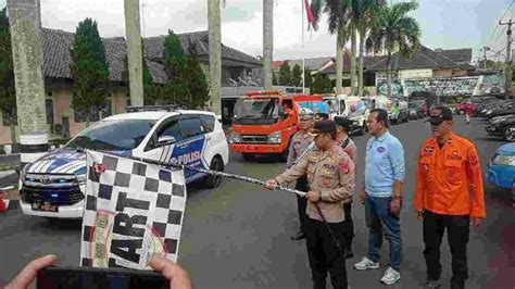 Bantu Warga Polres Ciamis Dan Pemkab Distribusikan Air Bersih