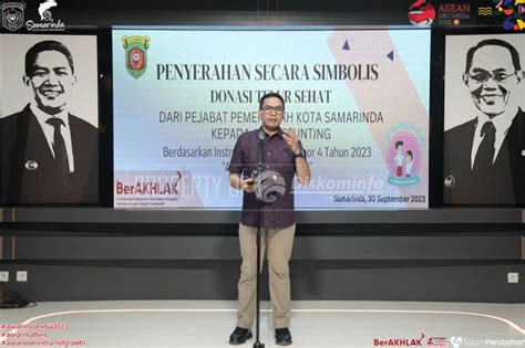 Secara Simbolis Andi Harun Serahkan Telur Sehat Untuk Anak Stunting