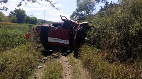 En Oaxaca un vehículo cae en un barranco y el conductor pierde la vida