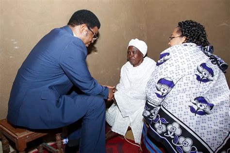 WAZIRI MKUU KASSIM MAJALIWA AMWAKILISHA RAIS KWENYE MAZISHI YA KAKA