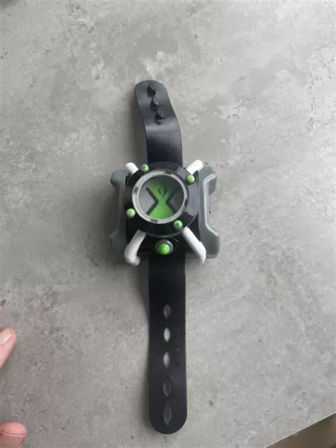 Bandai Ben Ten Original Deluxe Omnitrix Watch Light And Sound