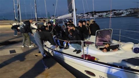 Tornano Gli Sbarchi Nel Salento Intercettati A Largo Di Leuca